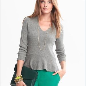 BANANA REPUBLIC WOMEN V-NECK PEPLUM SWEATER GRAY